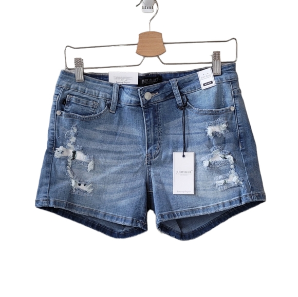 Judy Blue Pants - JUDY BLUE Mid Rise Distressed Short Size L